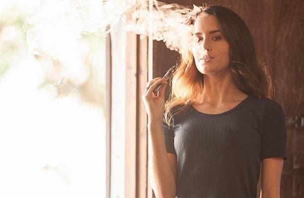 e papierosy y consejos esenciales para viajar sin riesgos al llevar cigarrillos electronicos en avion