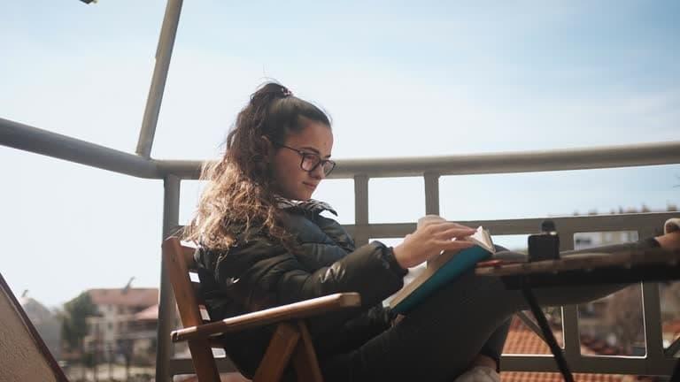 E-Zigarette explica si se puede fumar cigarrillo electronico en locales y lo que debes saber antes de probarlo