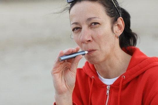 IBVape Vape Shop explica por qué algunos liquidos cigarrillos electronicos manchan los dientes y ofrece soluciones prácticas